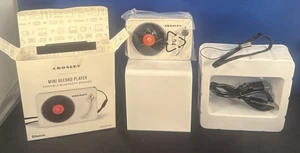 Nuovo Crosley CR3029A-WH Mini Cruiser Altoparlante Bluetooth Ricarica USB - Foto 1 di 12