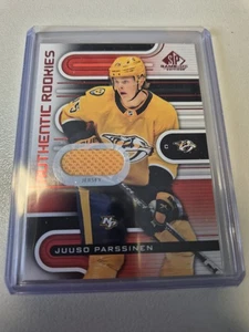 UD 2022-23 SP GU Authentic Rookies Red Jersey Juuso Parssinen Predators #218 - Bild 1 von 2