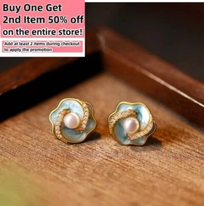 Pearl Retro Flower Stud Earrings 18K Gold Plated Monet Garden Paint Style - Picture 1 of 6