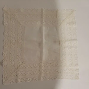 Vintage Taschentuch Einstecktuch 11 Zoll weiß Spitzenrand Keilabsatz - Bild 1 von 3