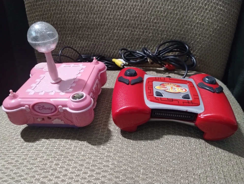 Videojuegos electrónicos Plug & Play de Etch A Sketch y Disney Princess para TV Foto 1 de 4