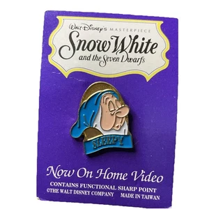 Disney Masterpiece Snow White Seven Dwarves Video Sleepy Pin 1994 VHS Release - Picture 1 of 3