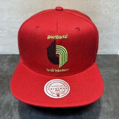 Boné Snapback Portland Trail Blazers Grinch Reverso Vermelho Mitchell e Ness H43 - Imagem 1 de 4