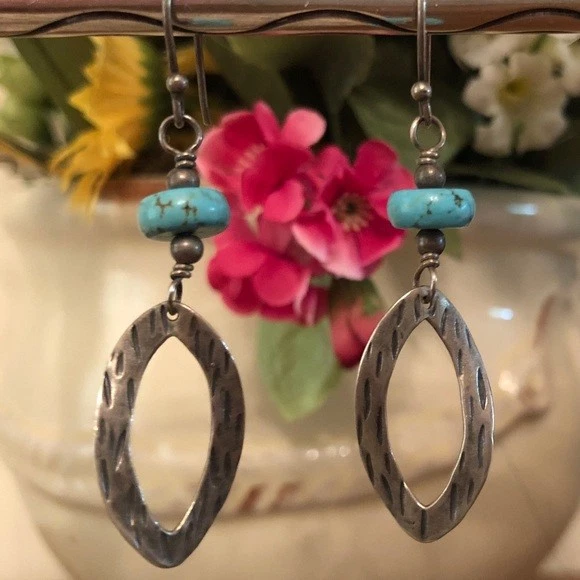 Pendientes de lágrima ovalados con cuentas de turquesa estabilizadas de plata de ley Silpada W1862 Foto 1 de 4