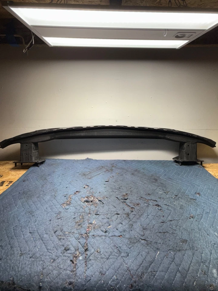 Barra de impacto de refuerzo de parachoques trasero 12-18 Mercedes W218 CLS550 CLS63 AMG fabricante de equipos originales Foto 1 de 4