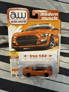 Auto World Orange 2021 Ford Mustang Shelby GT500 Fibra di Carbonio Track Pack 1:64 - Foto 1 di 3