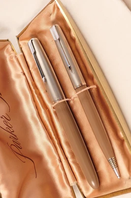 JUEGO DE PLUMA ESTILOGRÁFICA VINTAGE COCOA PARKER "51" 1949 CON FECHA CODIFICADA ~ ESTUCHE ~ ¡RESTAURADO! Foto 1 de 4