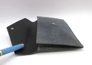 Busta 7x4" con tassello portafoglio pelle shagreen goffrato grafica immagine lista $75 - Foto 1 di 12