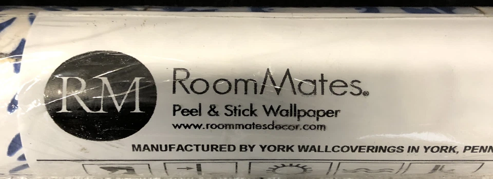 Papel pintado pelar y pegar azulejos mediterráneos Roommates, 20,5" X 16,5 pies, azul - Foto 1 de 4