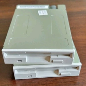 Floppy Disk Drive Newtronics Mitsumi D359T5 3.5” 1.44 MB IDE FDD - Afbeelding 1 van 2