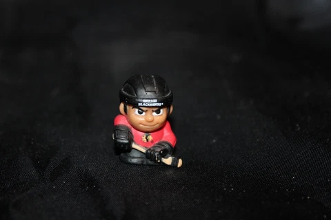 Collectible NHL TEENYMATES Series 1 Figure - CHICAGO BLACKHAWKS - NEW! Loose Cover