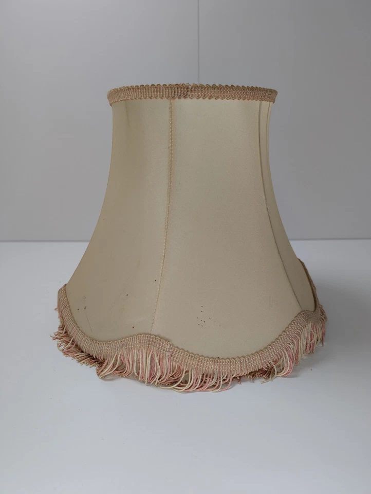 Abat jour des années 40 pour lampe sur pied en tissu tendu beige avec ses frange - Photo 1/4