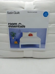 Room Essentials Satin Quilt Full/Queen Size White 88in x 90in - Picture 1 of 6