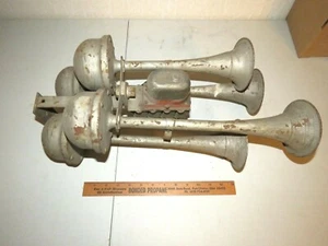 Vintage 4 Horn Trumpet Air Horn Boat Truck Nautical Marine Collectable *** - Picture 1 of 12