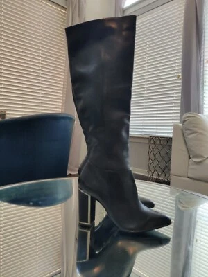 Botas de mujer SCHUTZ de cuero negro EE. UU. 7 puntas usadas con bolsa antipolvo VINCE Foto 1 de 4