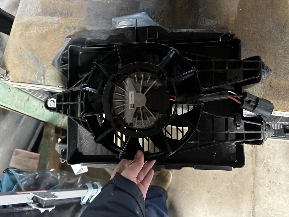 Radiator Fan Motor Fan Assembly Auxiliary Rear Fits 20-23 CORVETTE 2009923 - Image 1 of 2