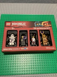 Lego Ninjago Bricktober 2017 ToysRus Figuren Neuro White Nindroid Krux Gold Kai - Bild 1 von 7