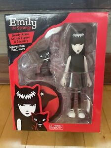 Figurine articulée exclusive SDCC 2023 Toynami Emily The Strange Bendy chat mystère