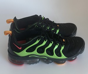 nike air vapormax plus black grey