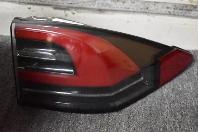 Luz trasera Tesla Model X 2016-2020 lado derecho de fábrica OEM Foto 1 de 4