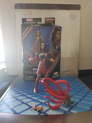 Marvel Legends MS MARVEL - New - The Marvels (TOTALLY AWESOME HULK) NO BAF Cover