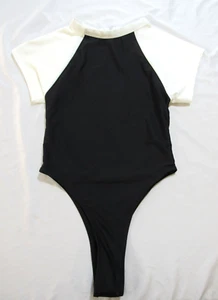 NEU FASHION NOVA DREI STRIKES STRETCH-BADEANZUG WEISS/SCHWARZ MEDIUM HERGESTELLT IN DEN USA - Bild 1 von 10