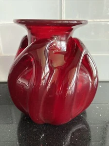 "Jarrón de vidrio grueso pesado hecho a mano rojo rubí firmado de 6""" - Imagen 1 de 10