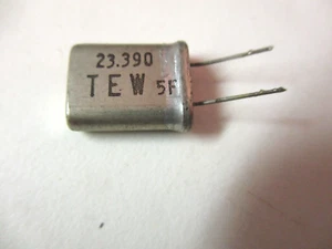 TEW Radio Crystal 5F 23.390 MHz 0.5mm Diameter Leads Vintage - Zdjęcie 1 z 2