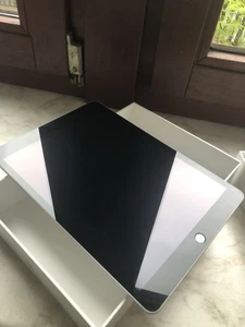 Apple iPad (9. Generation) 64 GB Wi-Fi Silber | OVP + Rechnung | Neuwertig - Bild 1 von 5
