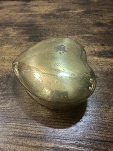 Vintage Solid Brass Heart Shaped Trinket Box Storage w/ Lid Velvet Interior - Picture 1 of 8