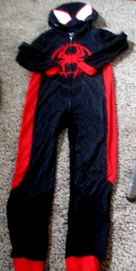 Marvel schwarz/rot Spiderman Reißverschluss Kapuze Pyjama/Kostüm Jungen GRÖSSE 10 - Bild 1 von 4
