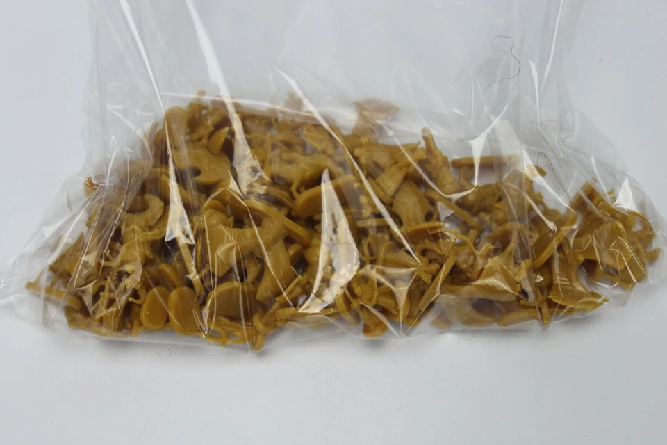 Lord of the Rings Risk Lotr Trilogy Board Game Replacement 82 Yellow Pieces - Image 1 of 1