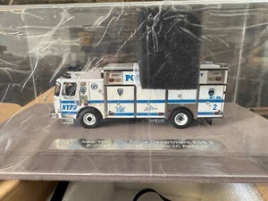 Fire Replicas FR056-2 E-One Cyclone II Rescue NYPD ESS2 New York 1:50 - Picture 1 of 4