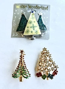 VTG NOW CHRISTMAS TREE BROOCH Lot With Rhinestones enamel 1 signed Avon - Picture 1 of 6