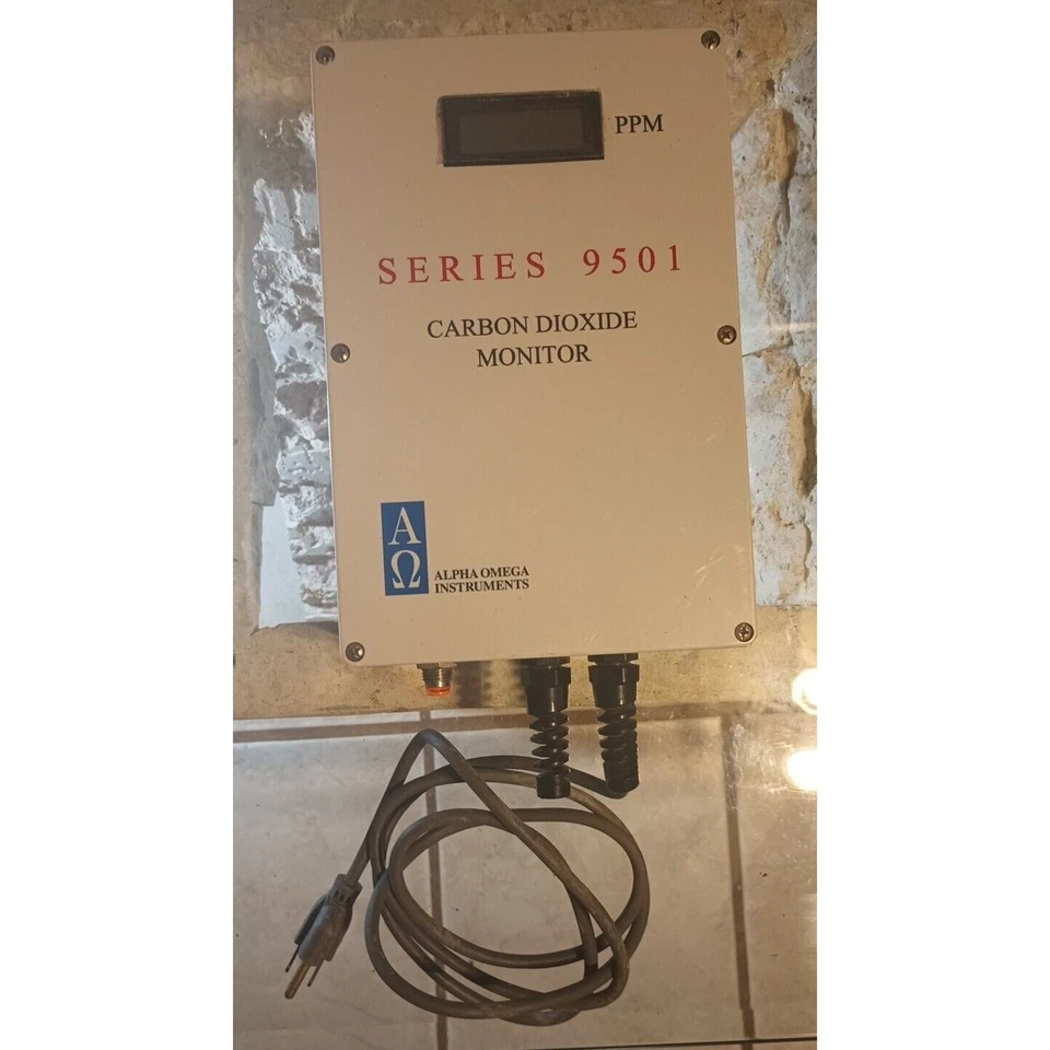 Alpha Omega Series 9501 Carbon Dioxide Monitor Wall Plug In - Image 1 of 4