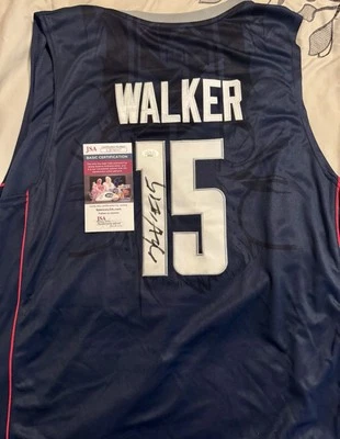 Camiseta deportiva firmada autografiada por Kemba Walker #15 UConn Huskies (JSA) CERTIFICADO DE AUTENTICIDAD Foto 1 de 3