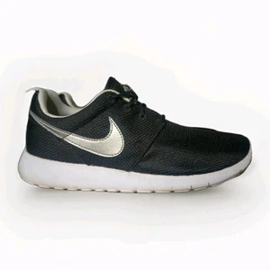 Nike Roshe One Sneakers Size 6Y or 7.5 WMN Lightweight Running Shoes Black White - Picture 1 of 21