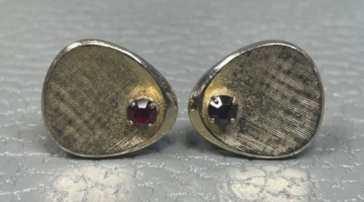 Gemelos vintage asimétricos de piedra roja chapados en oro amarillo Foto 1 de 2