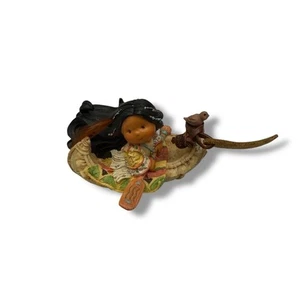 Figura Enesco Amigos de la Pluma Karen Hahn Canoa Barco Decoración Coleccionable - Imagen 1 de 5