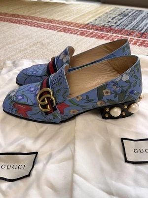 GUCCI Mocasines Estampado de Flores con Adornos de Perlas y Tacones, Zapatos para Mujer Foto 1 de 4