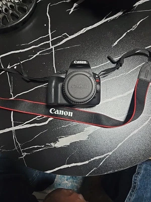 Canon D5200 24.1MP Digital SLR Camera - Black (Body Only) - Image 1 of 4