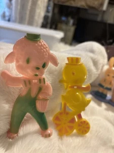 Vintage hard plastic sucker holders Easter theme - Picture 1 of 2