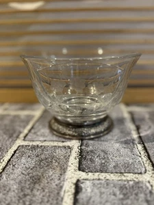 Base esterlina con patas de partición de vidrio floral y hojas grabada vintage de diseño raro - Imagen 1 de 15