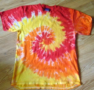 Tie -dyed Swirl Hippie Retro T-shirt Red Orange Yellow 100 % Cotton sz Med - Picture 1 of 4