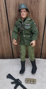 G.I. Joe with accessories. Vtg 90's - Picture 1 of 12