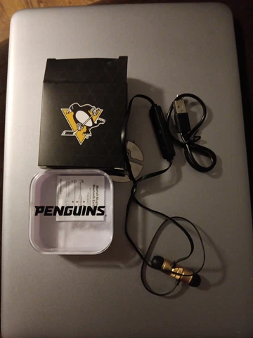 NEW Pittsburgh Penguins 2019 Charity Bag Wireless Bluetooth Ear Buds Headphones Cover