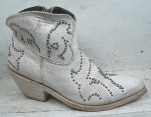 Liberty Black Womens Off White Studded Snip Toe Western Ankle Boots size mm 7 B* - Picture 1 of 13