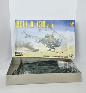 Revell Bell H-13H Helicopter 2 in 1 Model Kit 85-5313 MASH Military 1:35. - Bild 1 von 9