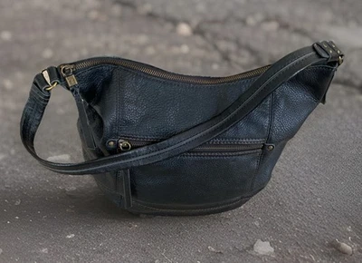 Bolso de hombro grande de cuero granulado negro The Sak Hobo Foto 1 de 4