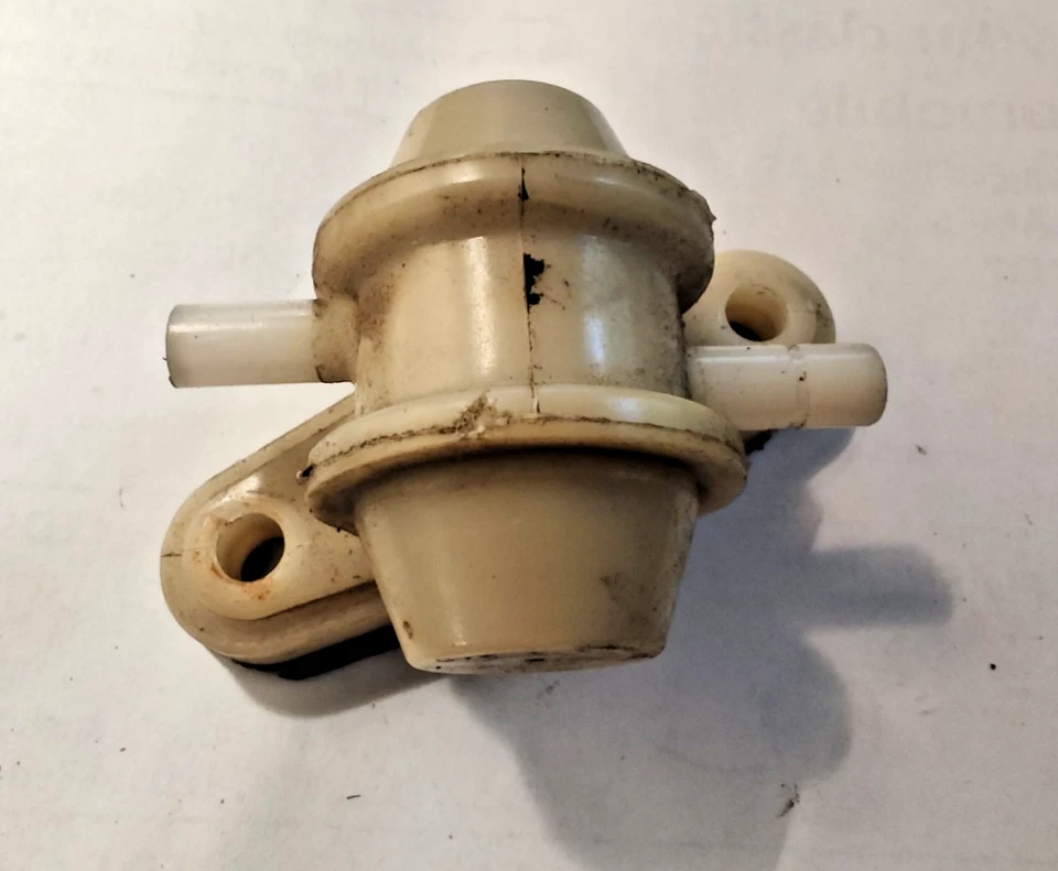 Separador de vapor de combustible con válvula de retención Fiat 850 Spider Coupe 1970-73 Foto 1 de 1